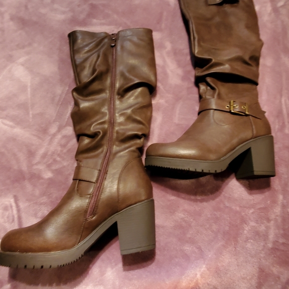 Boots - Picture 4 of 10